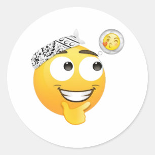 Adesivo Redondo Um Emoji Usando Bandana Sonhando com Beijos