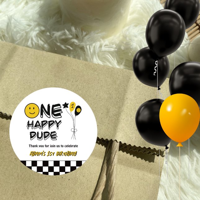 Adesivo Redondo Um Feliz Cara Amarelo Sorria Primeiro Garoto De ru (Criador carregado)