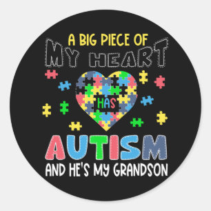 Adesivo Redondo Um grande pedaço do meu coração tem autismo e ele