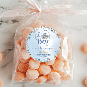 Adesivo Redondo Um Menino Está Fazendo Chá de fraldas Azul Do Tea 