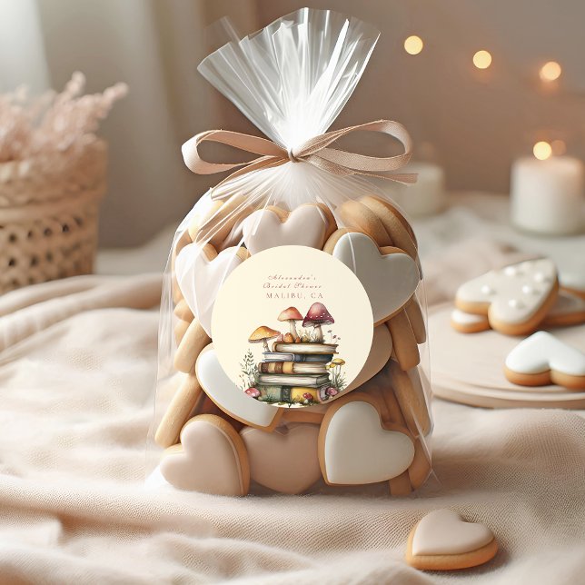 Adesivo Redondo Um Novo Capítulo Woodland Mushroom Books (Criador carregado)