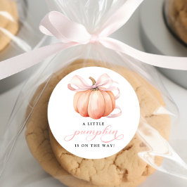 Adesivo Redondo Um Pequeno Abóbora no Caminho do Chá de fraldas Ro