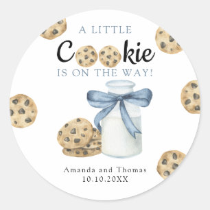 Adesivo Redondo Um Pequeno Biscoito está a caminho do Chá de frald
