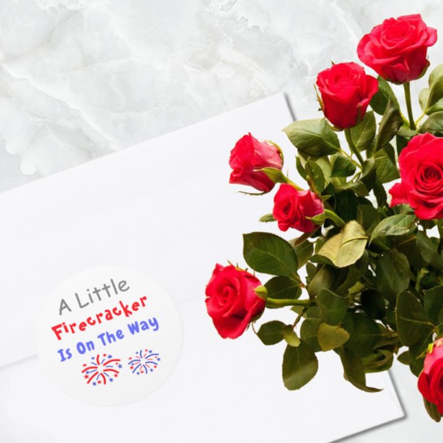 Adesivo Redondo Um Pequeno Firecracker Está A Caminho (Criador carregado)