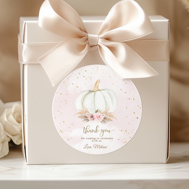 Adesivo Redondo Um Pequeno Pumpkin está a caminho do chá de fralda (Round pumpkin baby shower sticker with fall design)