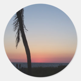 Adesivo Redondo Um pôr do sol tropical colorido num