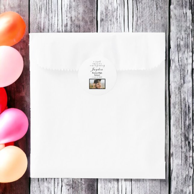 Adesivo Redondo Uma doce extremidade para uma nova foto de graduaç (Criador carregado)