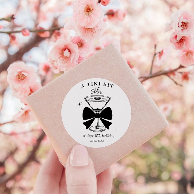 Adesivo Redondo Uma Festa de aniversário Martini Mais Velha (Criador carregado)