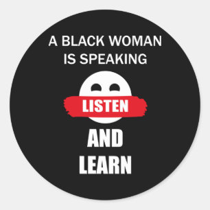 Adesivo Redondo Uma Mulher Negra Está Falando