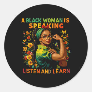 Adesivo Redondo Uma Mulher Negra Está Falando Ouça História Negra 