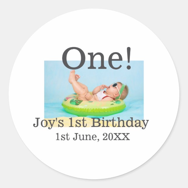 Adesivo Redondo Uma primeira foto de aniversário, data de adição m (Frente)
