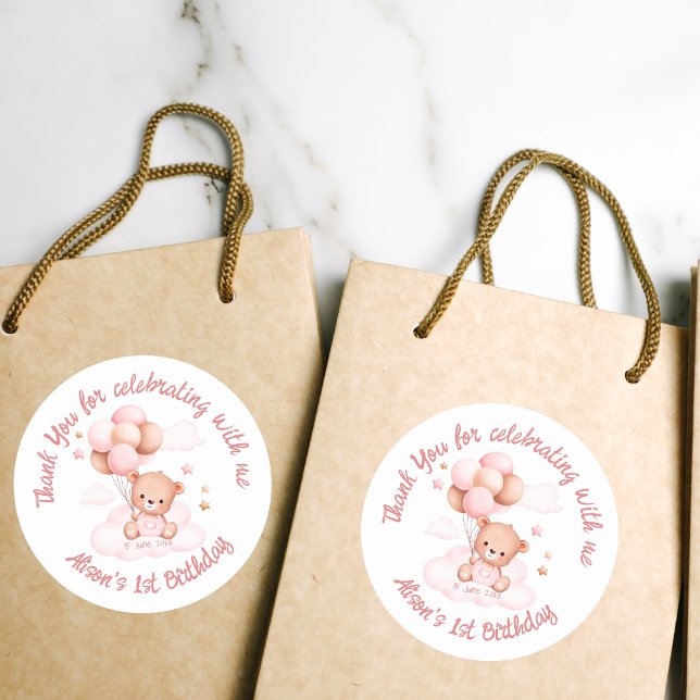 Adesivo Redondo Urso de peluche rosa com balões sobre nuvens, sob  (Criador carregado)