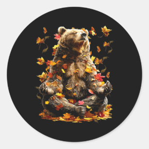 Adesivo Redondo Urso Pacífico Folhas de Outono Meditando Zen Anima