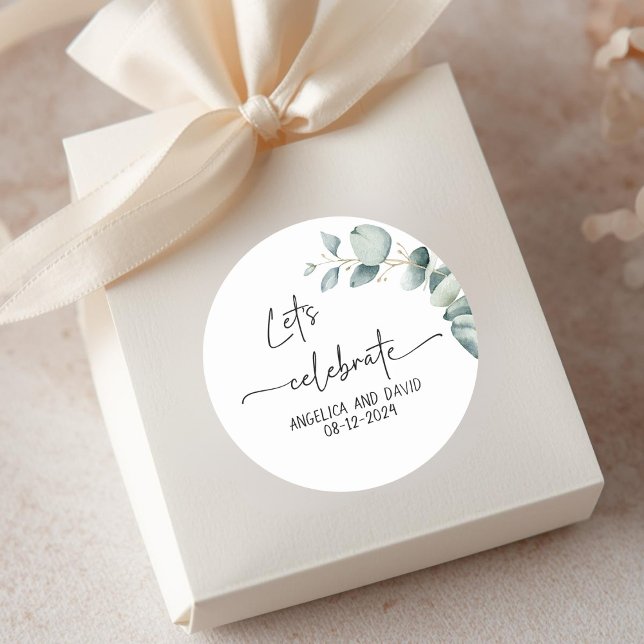 Adesivo Redondo Vamos celebrar o nome data eucalipto moderno (Let’s Celebrate name date eucalyptus modern Classic Round Sticker)