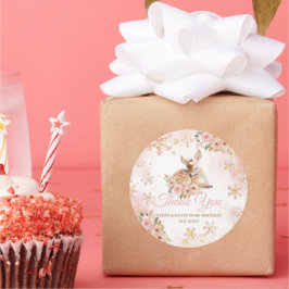 Adesivo Redondo Veado de inverno rosa é um Chá de fraldas