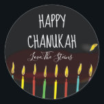 Adesivo Redondo Velas Menorah "Happy Chanukah"<br><div class="desc">Chanucá/adesivos Holiday, personalize. Feliz Chanukah Menorah Candles. Escolha entre adesivos de 1/2" e 3". Personalize excluindo e substituindo texto por sua própria mensagem. Escolha seu tamanho de fonte, estilo e cor favoritos. Obrigados para parar e comprar! Seu negócio é muito apreciado! Feliz Hanukkah! Forma: adesivo redondo clássico Faça o seu...</div>