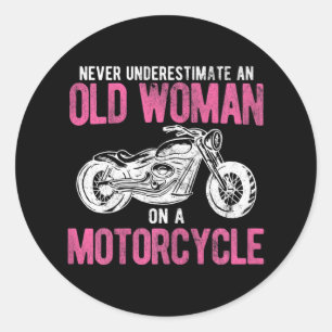 Adesivo Redondo Velha Mulher De Bike Rider Em Motocicleta