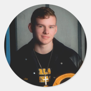 Adesivo Redondo Vencedor Jones em sua jaqueta do letterman