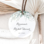 Adesivo Redondo Verde Minimalista Favorito do Chá de panela Eucaly<br><div class="desc">Este chá de panela verde minimalista de eucalipto é perfeito para um chá de casamento rústico. A design apresenta uma coloração aquosa elegante folhas verdes de eucalipto.</div>