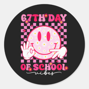 Adesivo Redondo Vibrações do 67º Dia de Escola 67 Meme Rosto Sorri