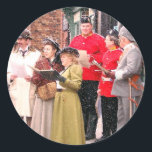 ADESIVO REDONDO VICTORIANO CHRISTMAS CAROL SINGERS<br><div class="desc">Recriando há muito tempo com cantores vitorianos de carol. Clique em personalizar para personalizar. Visite nossa loja clicando em duas empresas. Inglaterra UK. co.uk</div>