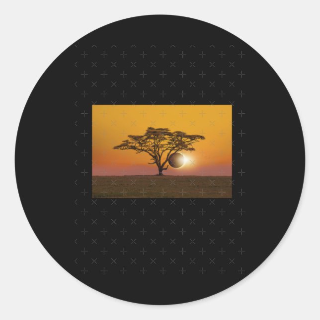 Adesivo Redondo Vinheta de Árvore Eclipse Solar (Frente)