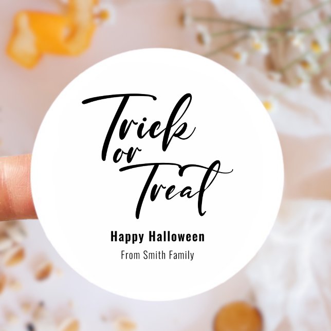 Adesivo Redondo Vinheta de Trick ou Tratar Favor de Halloween (Trick or Treat Halloween Favor Treat Sticker)