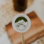 Adesivo Redondo Vinheta Favor de Festa de solteira do Campo<br><div class="desc">Este é um modelo de autocolante com o tema de acampar, com uma bela cena de montanha e um emparelhamento de fontes inspirado na natureza selvagem. // Para itens correspondentes, visite a coleção "CAMP BACHELORETTE" na certeira loja de Nicole Zazzle. * Se você gosta deste design, mas não o vê...</div>
