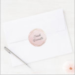 Adesivo Redondo Vinheta Personalizada Bat Rosa Elegante Mitzvah<br><div class="desc">Este design moderno apresenta um design de aquarela em ouro e seu texto personalizado. Use o formulário modelo para adicionar seu texto. Os menus avançados de edição,  acessados escolhendo a Ferramenta Design,  permitirão que você altere as fontes,  as cores e o layout.</div>
