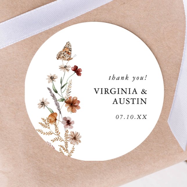 Adesivo Redondo Vinheta redonda branca boho floral clássico (White Boho Floral Classic Round Sticker with Butterfly by Painted Paperie
)