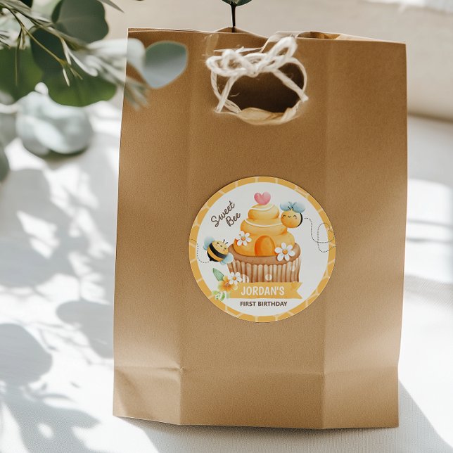 Adesivo Redondo Vinheta redonda clássica de Aniversário da Abelha  (The cutest little detail that makes a bee impact)