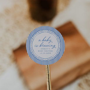 Adesivo Redondo Vintage Blue Stripe Bebê está a Caminho