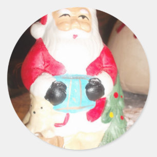 Adesivo Redondo Vintage com Papai noel de diversão com neve