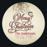 Adesivo Redondo Vintage Felry Christmas botânico holly<br><div class="desc">Vintage Red Calliografia Feliz design de Natal. Composição sofisticada e artística de cores. Uma obra de arte gráfica moderna e única feita para você. Você pode personalizar este produto adicionando seu próprio apelido ou monograma ou alterar texto. Presentes perfeitos para amantes de designs únicos.</div>