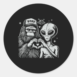 Adesivo Redondo Vintage Funny Bigfoot E Alienígena Cardíaco Sinal