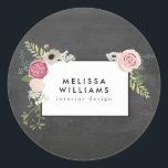 Adesivo Redondo Vintage Modern Floral Motif em Chalkboard<br><div class="desc">Coordena-se com o Vintage Modern Floral Motif no Modelo de cartão de negócios Chalkboard Designer por 1201AM. Seu nome ou nome comercial é elegantemente enquadrado com um filme floral vintage em um estilo moderno nesses autocolantes personalizados. Colocado sobre um fundo preto de quadro negro. Excelente a ser usado para adicionar...</div>