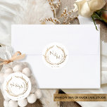 Adesivo Redondo Vírgula de Casamento Monograma Dourado/Vinheta de<br><div class="desc">Um monograma elegante selante de envelope de casamento e/ou adesivo de favor. Design com um belo monograma desenhado à mão em um impressão de folha de ouro falso que mostra as iniciais do casal e uma seção de texto personalizada abaixo, que pode ser usada para a data ou uma mensagem...</div>