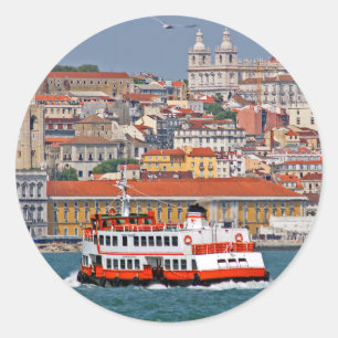 Adesivo Redondo Vista de Lisboa com o velho ferry no rio Tagus