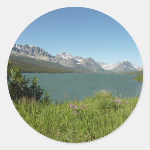 Adesivo Redondo Vista do Lago Swiftcurrent no Parque Nacional Glac