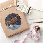 Adesivo Redondo Vizsla Christmas Fesason<br><div class="desc">Prepare-se para celebrar o feriado com o nosso charmoso Design cênico de Natal do Cão! Este delicioso produto apresenta adoráveis companheiros caninos rodando em meio a uma terra maravilhosa do inverno, adornada com luzes cintilantes, holly, e ornamentos festivos. Seu coração derreterá enquanto você testemunha cachorros vestidos com chapéus de Papai...</div>