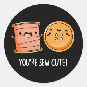 Adesivo Redondo Você é o Sew Cute Sewing Pun Dark BG