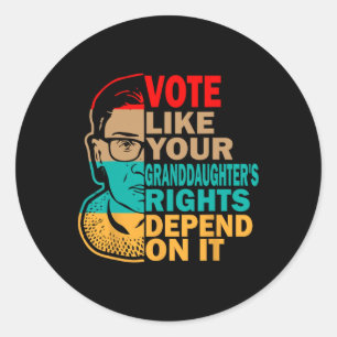 Adesivo Redondo Votem como os direitos da sua neta - Feminista