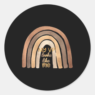 Adesivo Redondo Vp Parece Me Kamala Harris Menina Rainbow