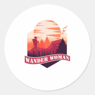 Adesivo Redondo Wander Woman Caminhando Montanhas Adventure