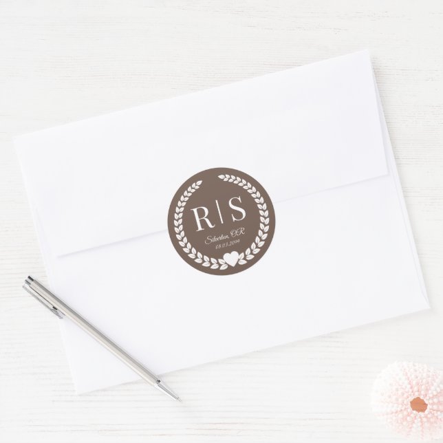 Adesivo Redondo Warm Mocha Brown Wedding Monogram Initials (Envelope)