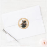 Adesivo Redondo Watercolor Circle Caramel Gold Agate Custom Photo<br><div class="desc">Celebrate your LOVE with family and friends with this modern holiday or wedding photo sticker. It features a caramel, gold agate watercolor background and a beautiful hand drawn circle photo frame. Perfect for the bride and groom to share their favorite wedding photo. Personalize this photo sticker with your custom custom...</div>