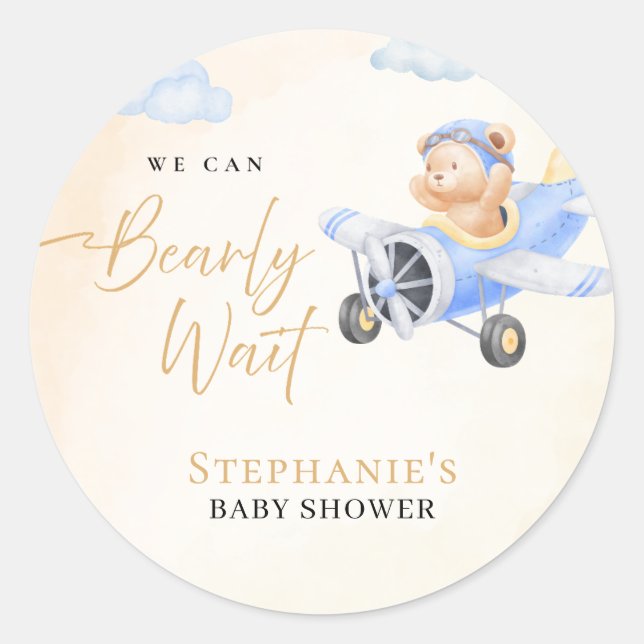 Adesivo Redondo We Can Bearly Wait, Bear in Plane Baby Shower  (Frente)