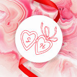 Adesivo Redondo Whimsical Heart Locket Doodle Sketch Modern CUSTOM<br><div class="desc">Use estes doces adesivos brancos para seu casamento, festa de noivado, chá de panela ou outro evento. Mão desenhada por mim para você. Totalmente editável, adicione seu próprio texto ou cor de fundo. TOTALMENTE PERSONALIZÁVEL: Clique em "personalizar" para editar o texto, adicionar suas próprias iniciais personalizadas aos corações e, em...</div>