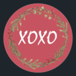 Adesivo Redondo Winter Greenery Berries Wreath Christmas XOXO<br><div class="desc">Vedante de envelope festivo elegante e moderno ou adesivo de presente para o Natal com o texto 'XOXO' na caligrafia branca em um fundo vermelho e um toque de na moda do verde e das bagas de inverno. Desenvolvido exclusivamente para você pelo Happy Dolphin Studio. Se precisar de ajuda ou...</div>