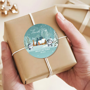 Adesivo Redondo Winter Woodland Baby está frio fora do chá de fral